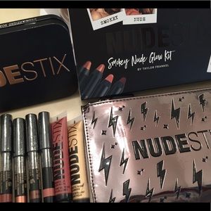 NudeStix Smokey Nude Glow 7 Piece Kit